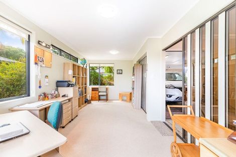 Photo of property in 5 Clearwater Cove, West Harbour, Auckland, 0618