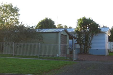 Photo of property in 681 Swanson Road, Swanson, Auckland, 0612