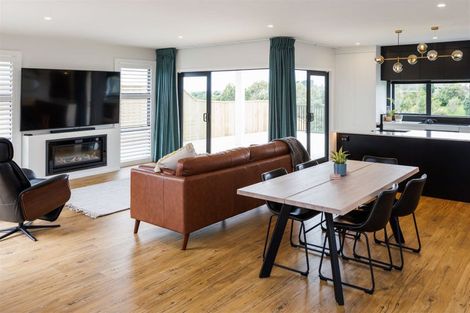 Photo of property in 18 Silkwood Place, Fitzherbert, Palmerston North, 4410