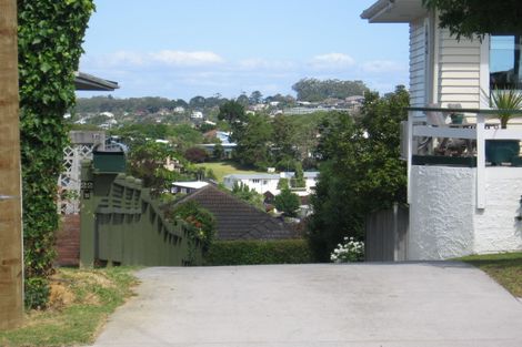 Photo of property in 2/20 Knights Road, Rothesay Bay, Auckland, 0630