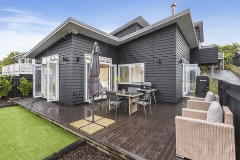 Photo of property in 11 William Bayes Place, Red Beach, 0932