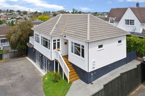 Photo of property in 2/5 Elderwood Lane, Belmont, Auckland, 0622