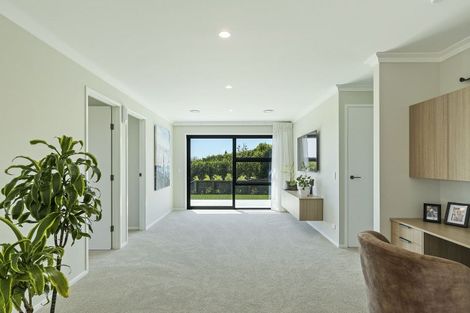 Photo of property in 51 Fernbrook Drive, Hurworth, New Plymouth, 4310