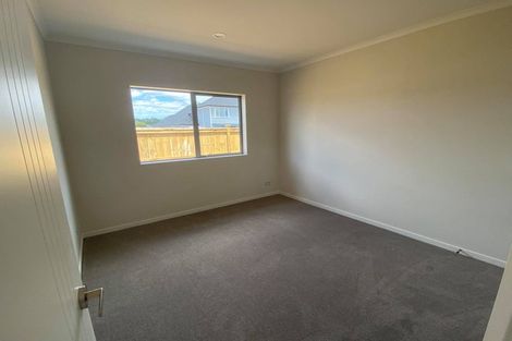 Photo of property in 13 Walter Ruddock Avenue, Kumeu, 0810
