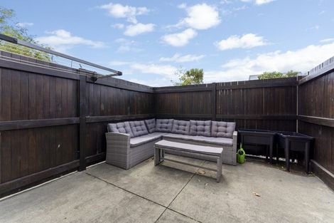 Photo of property in 19 Springdale Grove, Fitzherbert, Palmerston North, 4410