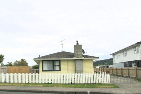 Photo of property in 51 Hillside Drive, Maoribank, Upper Hutt, 5018