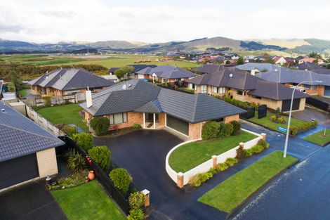 Photo of property in 24 Johnstone Drive, Fitzherbert, Palmerston North, 4410