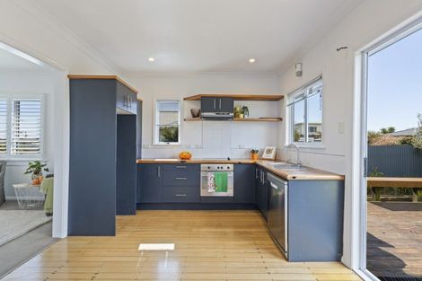 Photo of property in 11 Waimea Street, Westown, New Plymouth, 4310