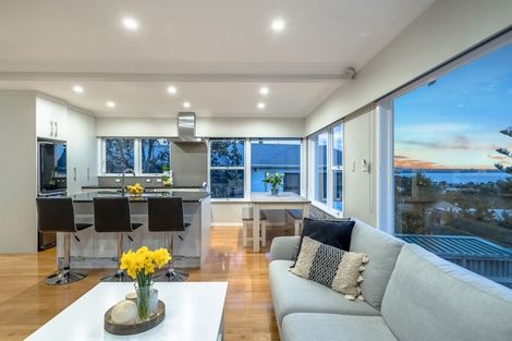 Photo of property in 5 Sea Vista Avenue, Beach Haven, Auckland, 0626