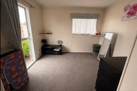 Photo of property in 16 Allington Road, Massey, Auckland, 0614