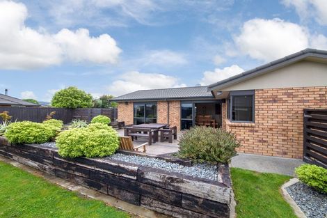 Photo of property in 32 Johnstone Drive, Fitzherbert, Palmerston North, 4410