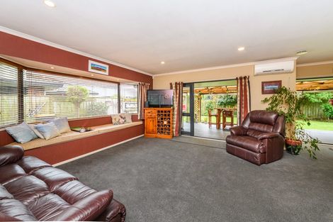 Photo of property in 54 Roberts Line, Kelvin Grove, Palmerston North, 4414