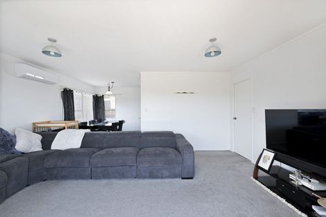 Photo of property in 4/92 Awaroa Road, Sunnyvale, Auckland, 0612