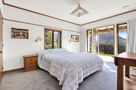 Photo of property in 186 Beacon Point Road, Wanaka, 9305