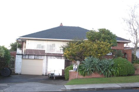 Photo of property in 40 Lynmore Drive, Hillpark, Auckland, 2102