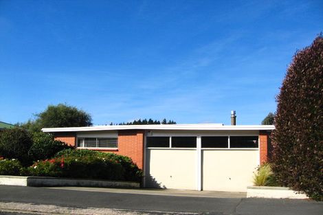 Photo of property in 18 Pioneer Crescent, Helensburgh, Dunedin, 9010