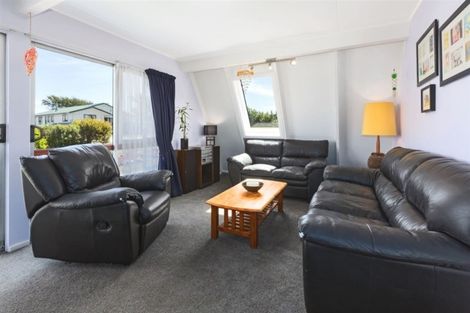 Photo of property in 9 Toporoa View, Ascot Park, Porirua, 5024