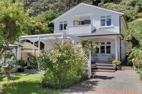 Photo of property in 353 Muritai Road, Eastbourne, Lower Hutt, 5013