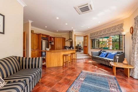 Photo of property in 2 Heritage Place, Terrace End, Palmerston North, 4410