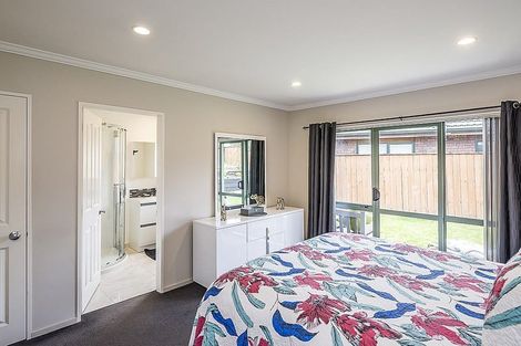 Photo of property in 127 Realm Drive, Paraparaumu, 5032