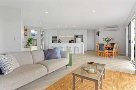 Photo of property in 18 Westhill Lane, Papamoa Beach, Papamoa, 3118