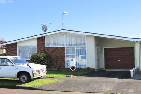 Photo of property in 2 Edwards Place, Terrace End, Palmerston North, 4410