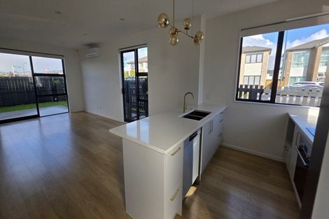 Photo of property in 1 Kaikape Lane, Flat Bush, Auckland, 2019