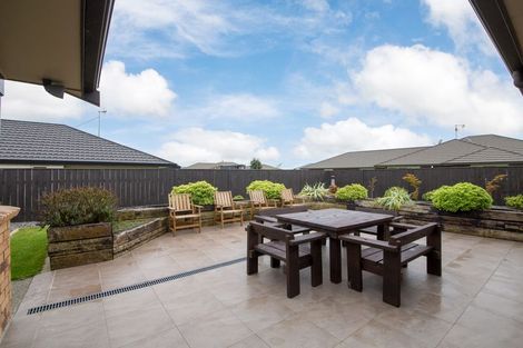 Photo of property in 32 Johnstone Drive, Fitzherbert, Palmerston North, 4410