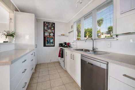 Photo of property in 15 Beach Road, Manly, Whangaparaoa, 0930