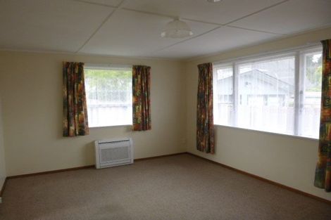 Photo of property in 2/8 Oregon Drive, Maoribank, Upper Hutt, 5018