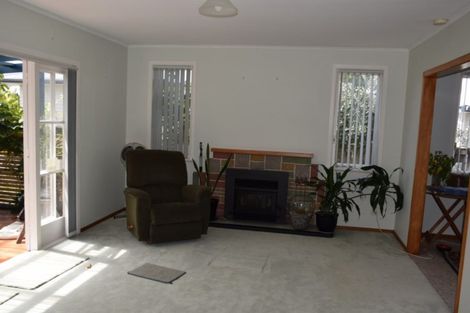 Photo of property in 14 Edgerton Road, Te Atatu Peninsula, Auckland, 0610