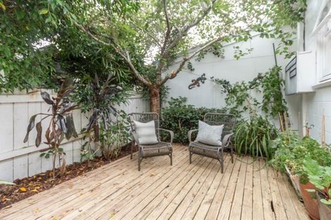 Photo of property in 2/1 Saratoga Avenue, Herne Bay, Auckland, 1011