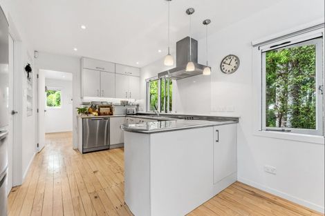 Photo of property in 8 Grand View Road, Leigh, 0985