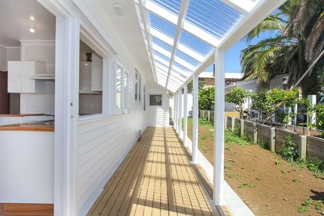 Photo of property in 32 Te Atatu Road, Te Atatu South, Auckland, 0610