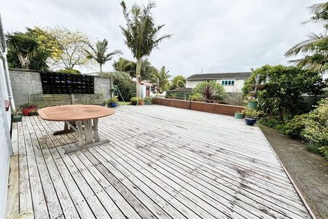 Photo of property in 8 Divich Avenue, Te Atatu South, Auckland, 0610