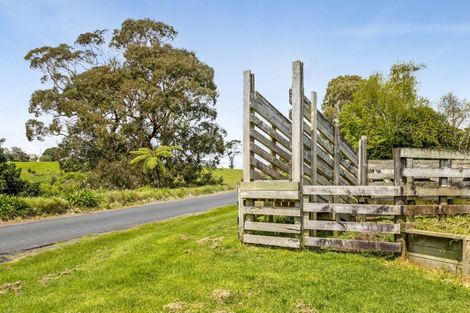 Photo of property in 200 Paraite Road, Paraite, New Plymouth, 4373