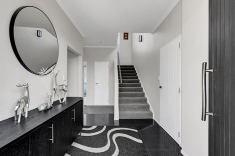 Photo of property in 18 Parkvue Drive, Bell Block, New Plymouth, 4312