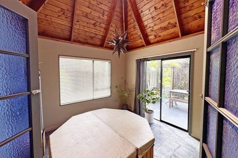 Photo of property in 131 Chelsea View Drive, Chatswood, Auckland, 0626