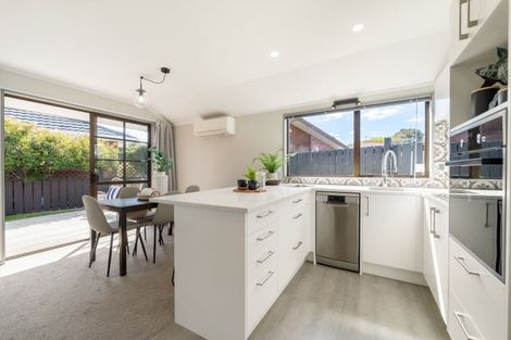 Photo of property in 2/41 Athlone Crescent, Avalon, Lower Hutt, 5011