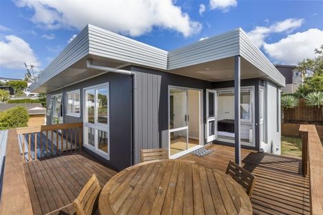 Photo of property in 1/54 Knights Road, Rothesay Bay, Auckland, 0630