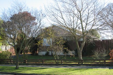 Photo of property in 84 Warren Crescent, Hillmorton, Christchurch, 8025