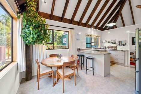 Photo of property in 48 Pokapu Street, Titirangi, Auckland, 0600