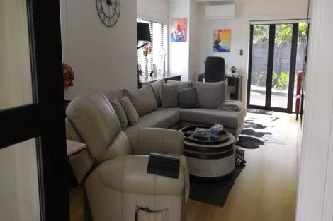 Photo of property in 2/92 Churchill Road, Murrays Bay, Auckland, 0630