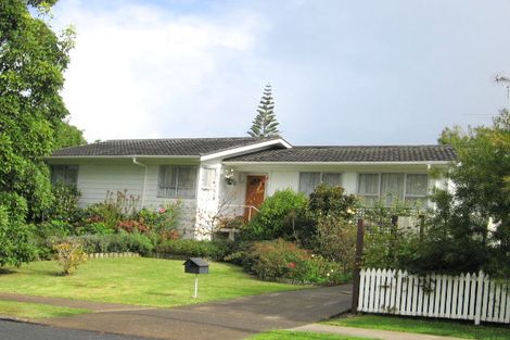 Photo of property in 4 Kyeemagh Street, Botany Downs, Auckland, 2010