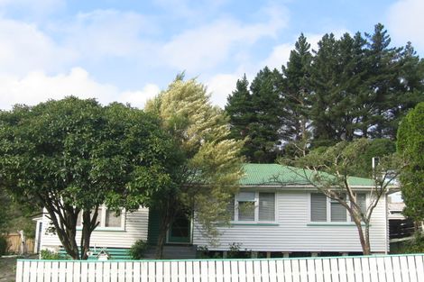 Photo of property in 2 Thomson Grove, Stokes Valley, Lower Hutt, 5019