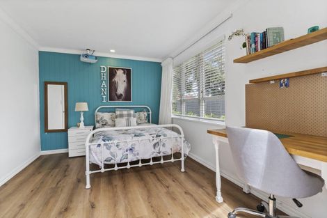 Photo of property in 24 Tauhinu Road, Greenhithe, Auckland, 0632