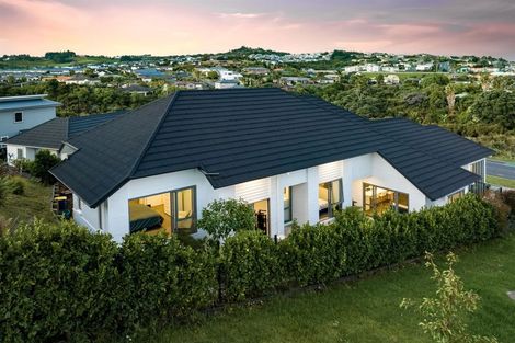 Photo of property in 96 Arran Point Parade, Orewa, 0931