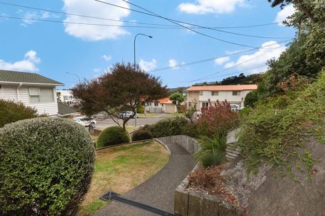 Photo of property in 4 Mana View Road, Paremata, Porirua, 5026