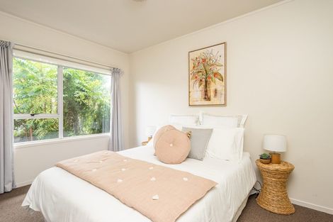 Photo of property in 2/218 East Coast Road, Forrest Hill, Auckland, 0620