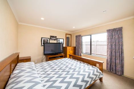 Photo of property in 32 Johnstone Drive, Fitzherbert, Palmerston North, 4410